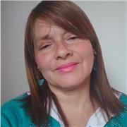 Profe de literatura imparte clases a niños y adultos